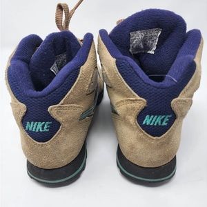 Vintage NIKE ACG HIKING BOOTS Size 8